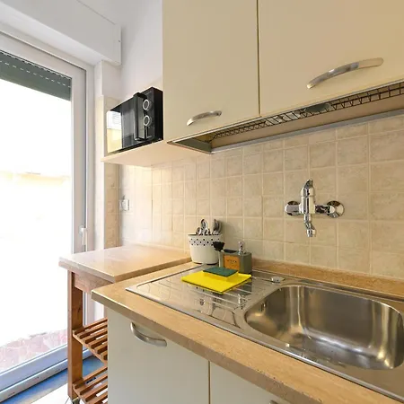 Apartment Oikos *